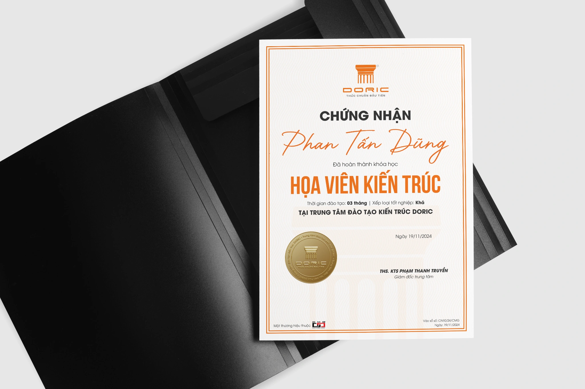 DORIC · Mockup branding Certificate